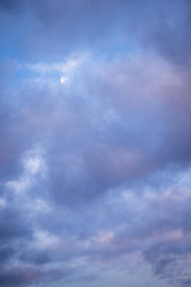 Луна в облаках