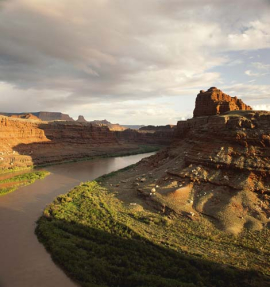 Река в каньоне