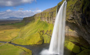 Водопад с большой горы