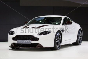 Біла машина