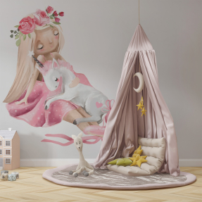 Девочка и маленький единорог