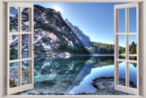 Вид на озеро в горах