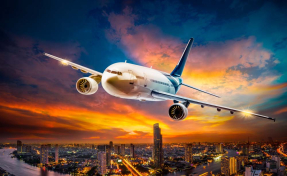 Самолет над городом