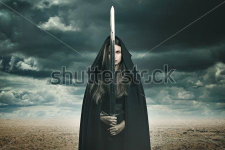 Девушка с мечом