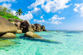 Камни в море