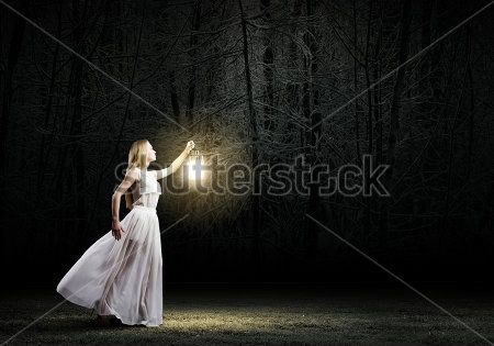 Девушка с фонарем