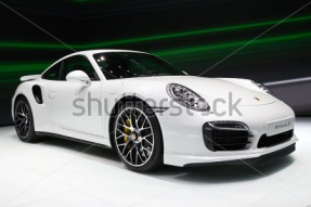 Белая машина