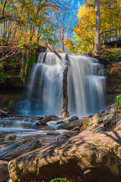 Высокий водопад
