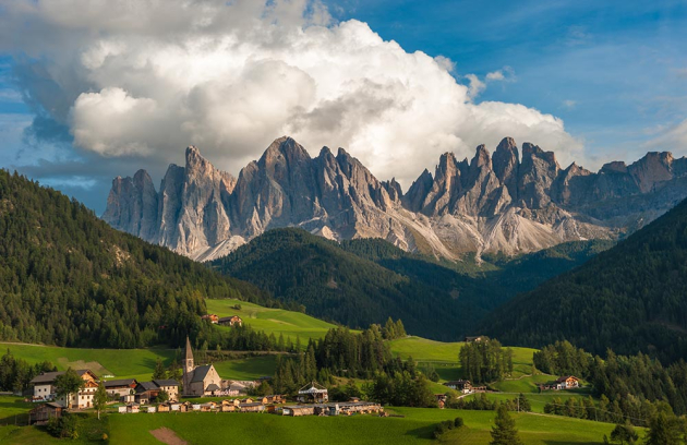 Горы возле города