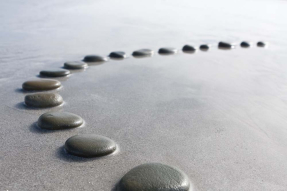 Камни в песке