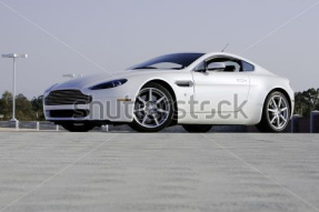 Белая машина