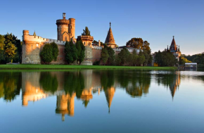 Картини  Замок біля озера