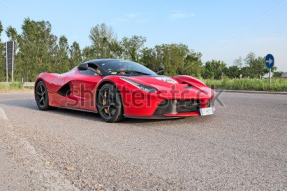 Красное авто