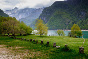 Горы у реки