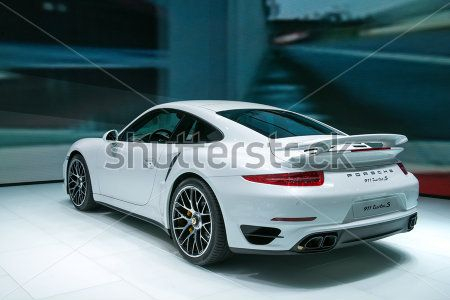 Белая машина