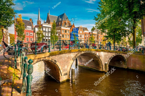 Красивый мост в городе