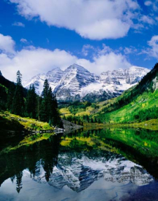 Горы в снегах