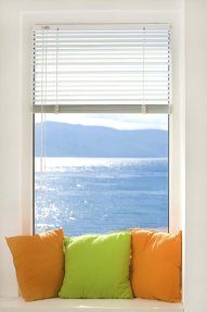 Окно с видом на море