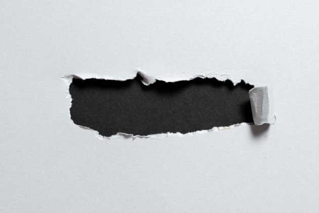 Розірваний аркуш паперу