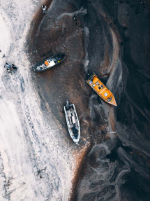 Лодки на побережье