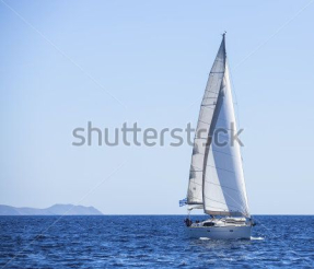 Белый парусник