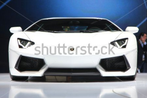 Белая машина