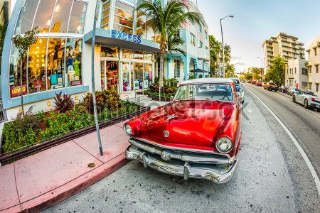 Ретро автомобіль