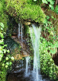 Водопад из ручья