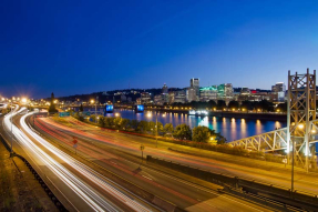 Набережная ночного города