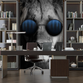 Лев в очках