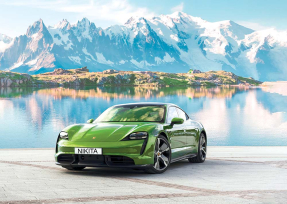 Машина в горах