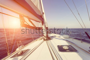 Парусник на закате