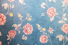 Пионы на голубом фоне