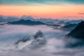 Горные вершины на закате