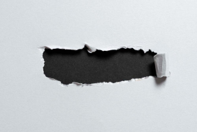 Розірваний аркуш паперу