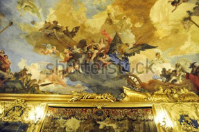 Ангелы над золотой стеной