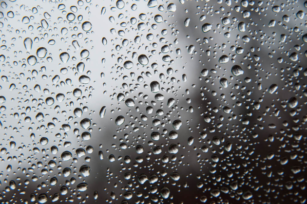 Капли дождя