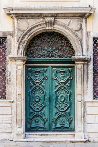 Старинная дверь