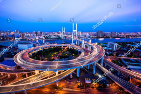 Вид на вечерний Шанхай