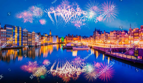 Вечірнє місто на воді